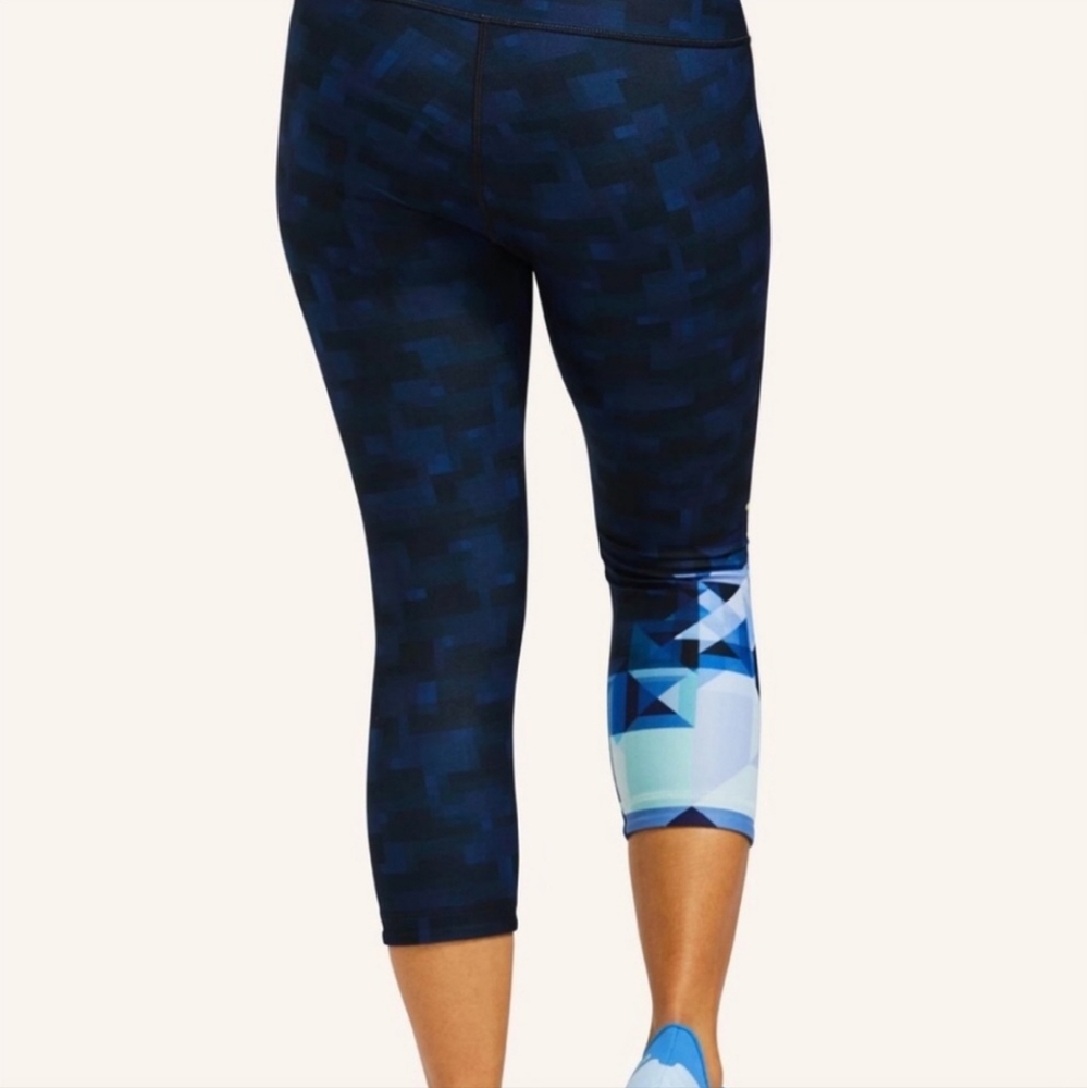 Peloton Bowie High Waist Capri Reversible pyramid sz M - Picture 4 of 16